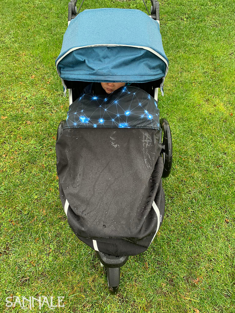 Sannale jalakate koos Thule Urban Glide 2 käruga. Pikk mudel.