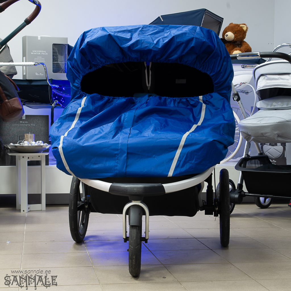 IMGP0629Santa rain cover, designed for use with Thule Double trolley Sanna rain cover, designed for use with Thule Double trolley
