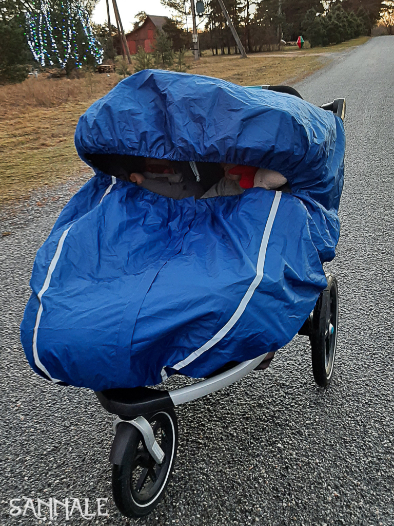 Sannale vihmakile, loodud kasutamseks koos Thule Double käruga