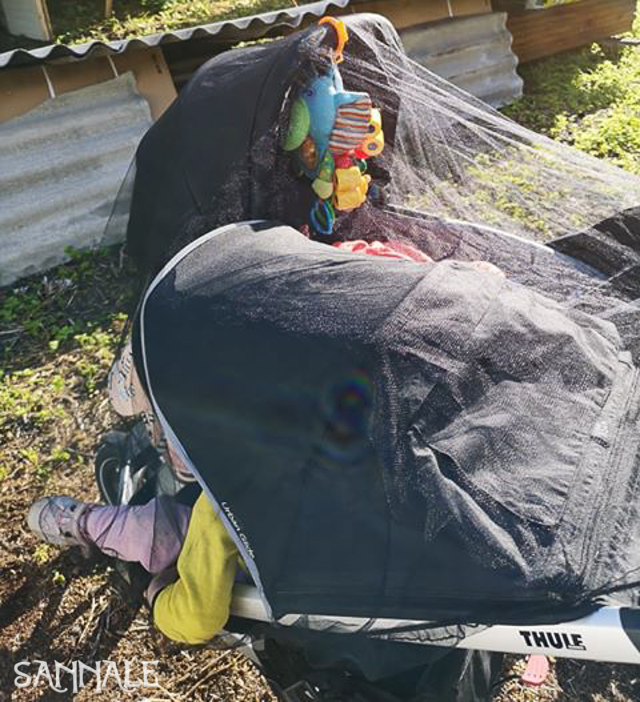 Sannale putukavõrk, loodud kasutamiseks koos Thule Urban Glide Double jalutuskäruga koos vankrikorviga