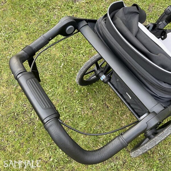 Suspension push bar cover designed for use with Thule Urban Glide 3 trolley 1